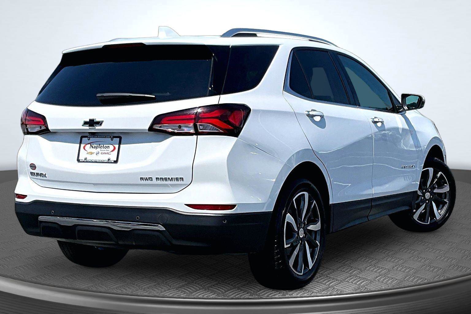 Used 2023 Chevrolet Equinox Premier w/ LPO, Floor Liner Package AWD/4WD image 2