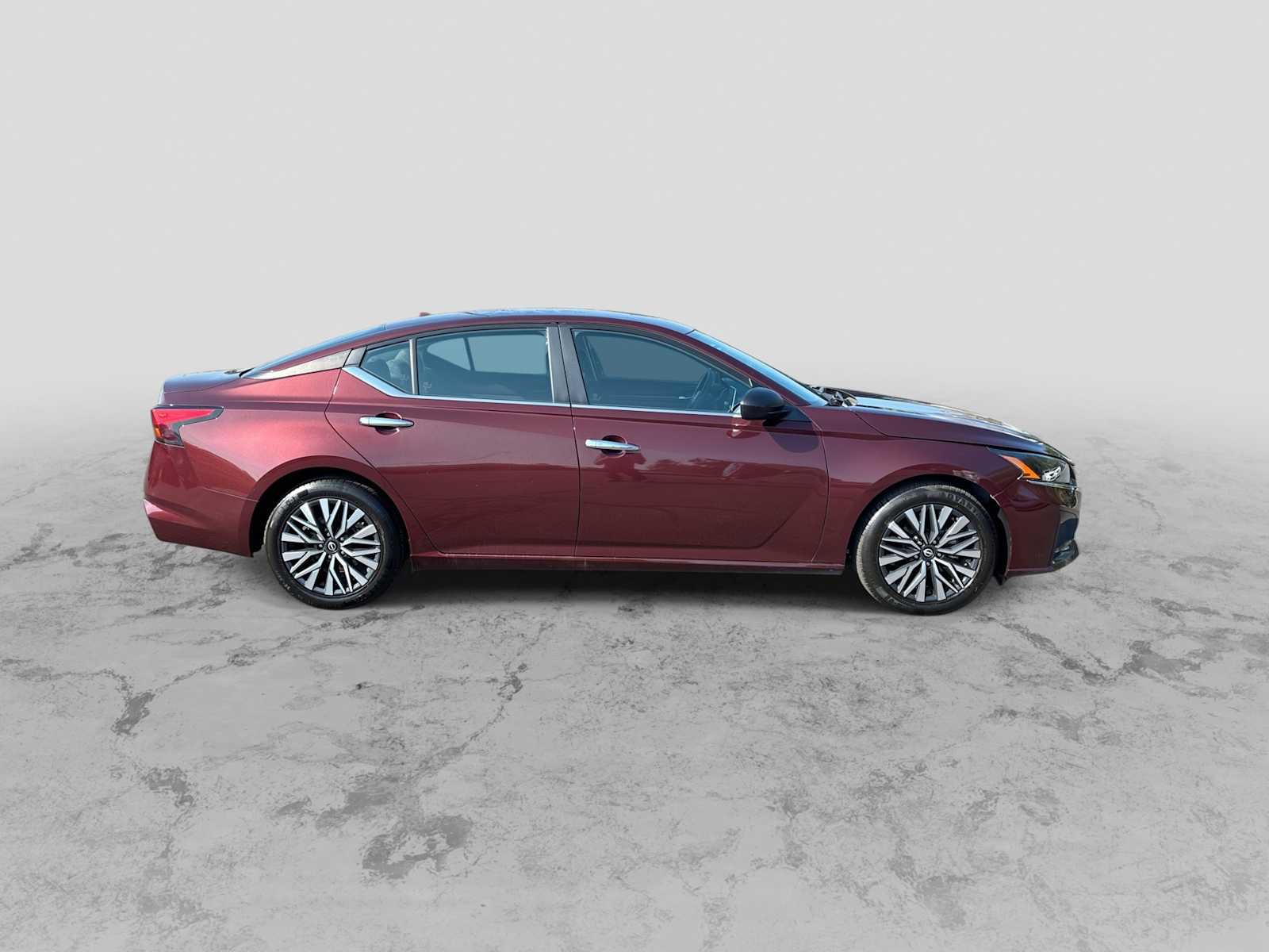 Used 2024 Nissan Altima 2.5 SV FWD image 9