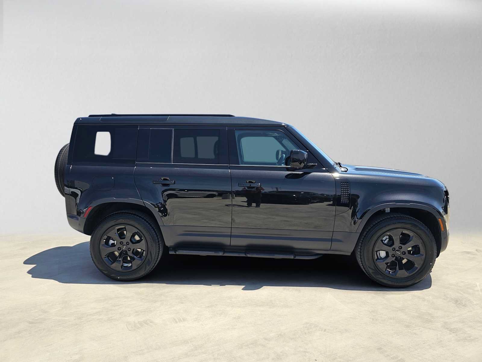 New 2026 Land Rover Defender 110 S AWD/4WD image 2