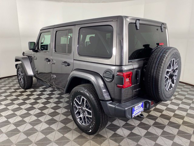 Used 2026 Jeep Wrangler Unlimited Sahara AWD/4WD image 9