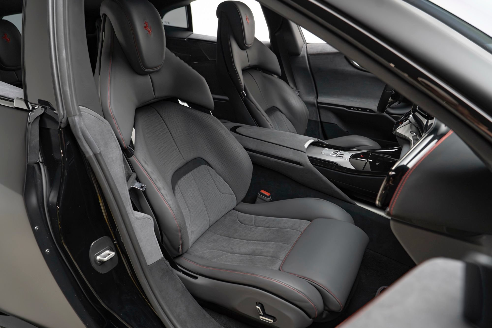 Used 2023 Ferrari Purosangue AWD/4WD image 40