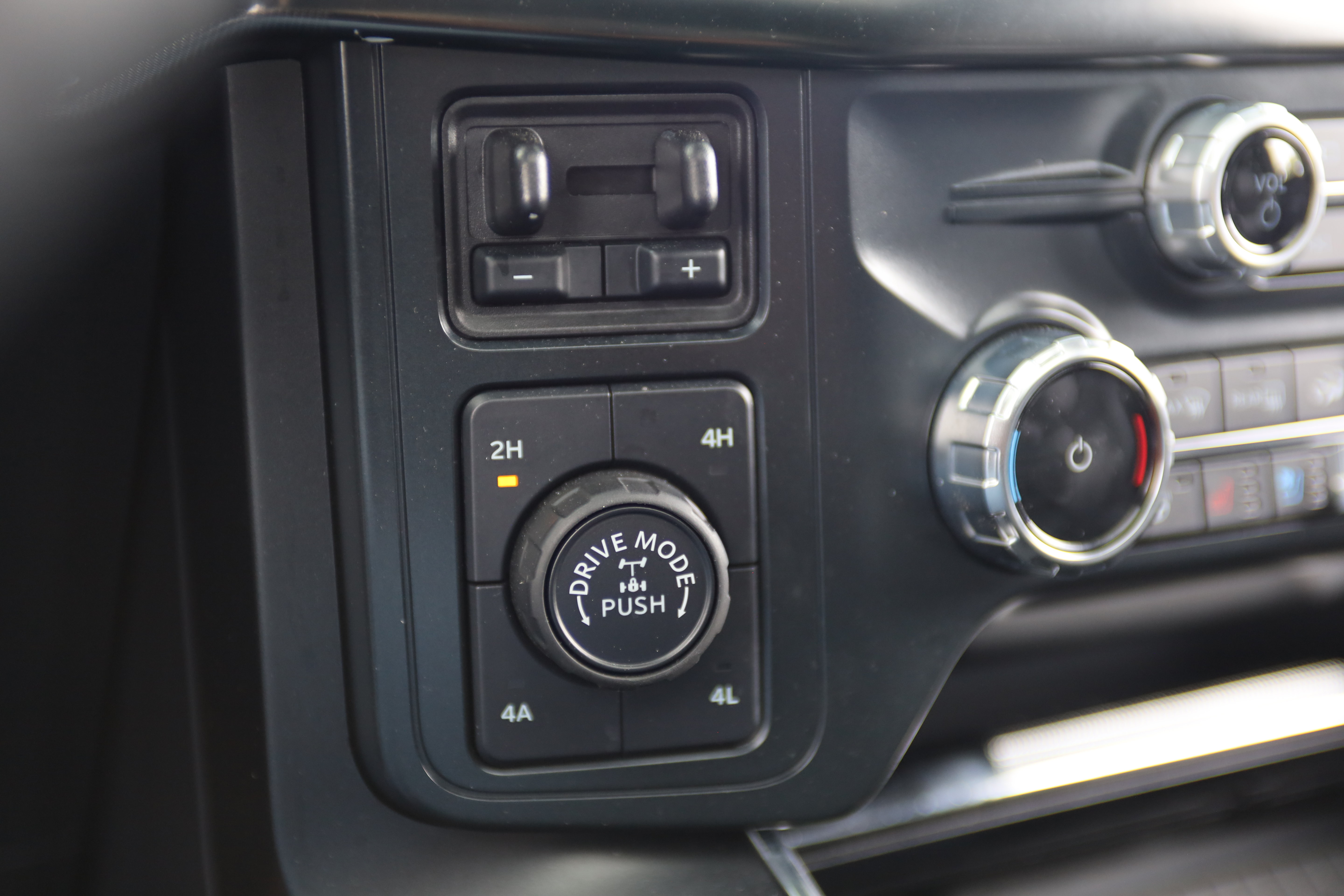 Used 2025 Ford F150 Raptor AWD/4WD image 25