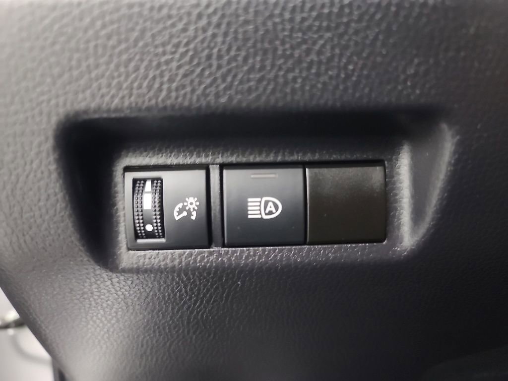 Used 2025 Toyota RAV4 XLE AWD/4WD image 28