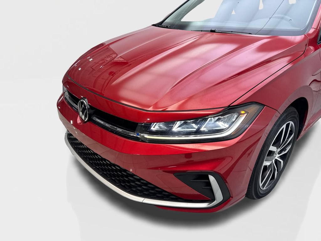 Used 2025 Volkswagen Jetta SE FWD image 16