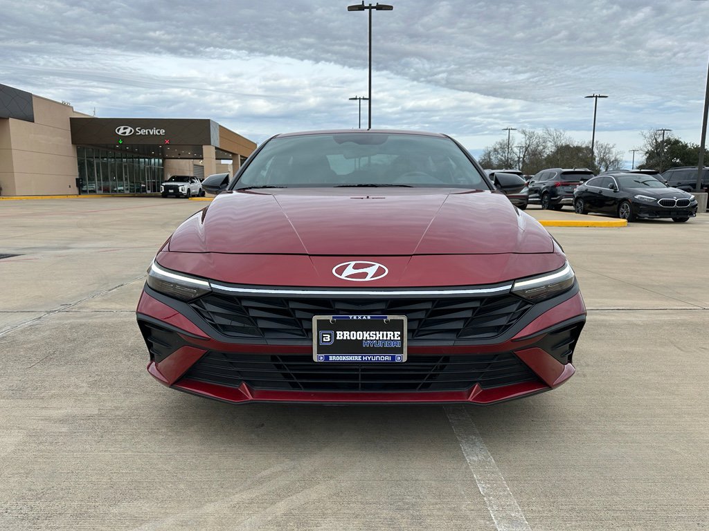 Used 2025 Hyundai Elantra Sport image 2