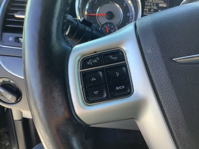 Used 2014 Chrysler Town & Country Touring-L w/ Driver Convenience Group image 25