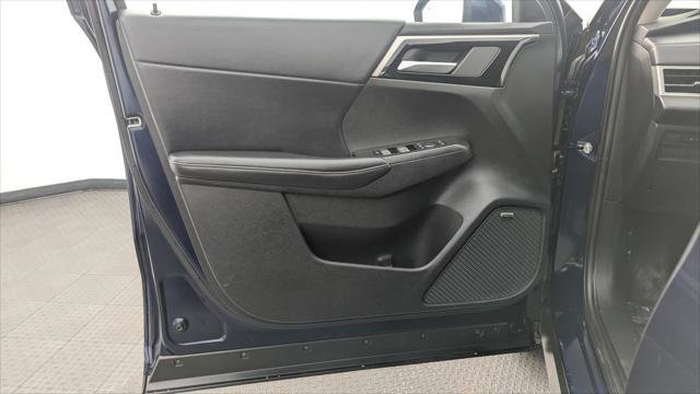 Used 2025 Mitsubishi Outlander SE image 13