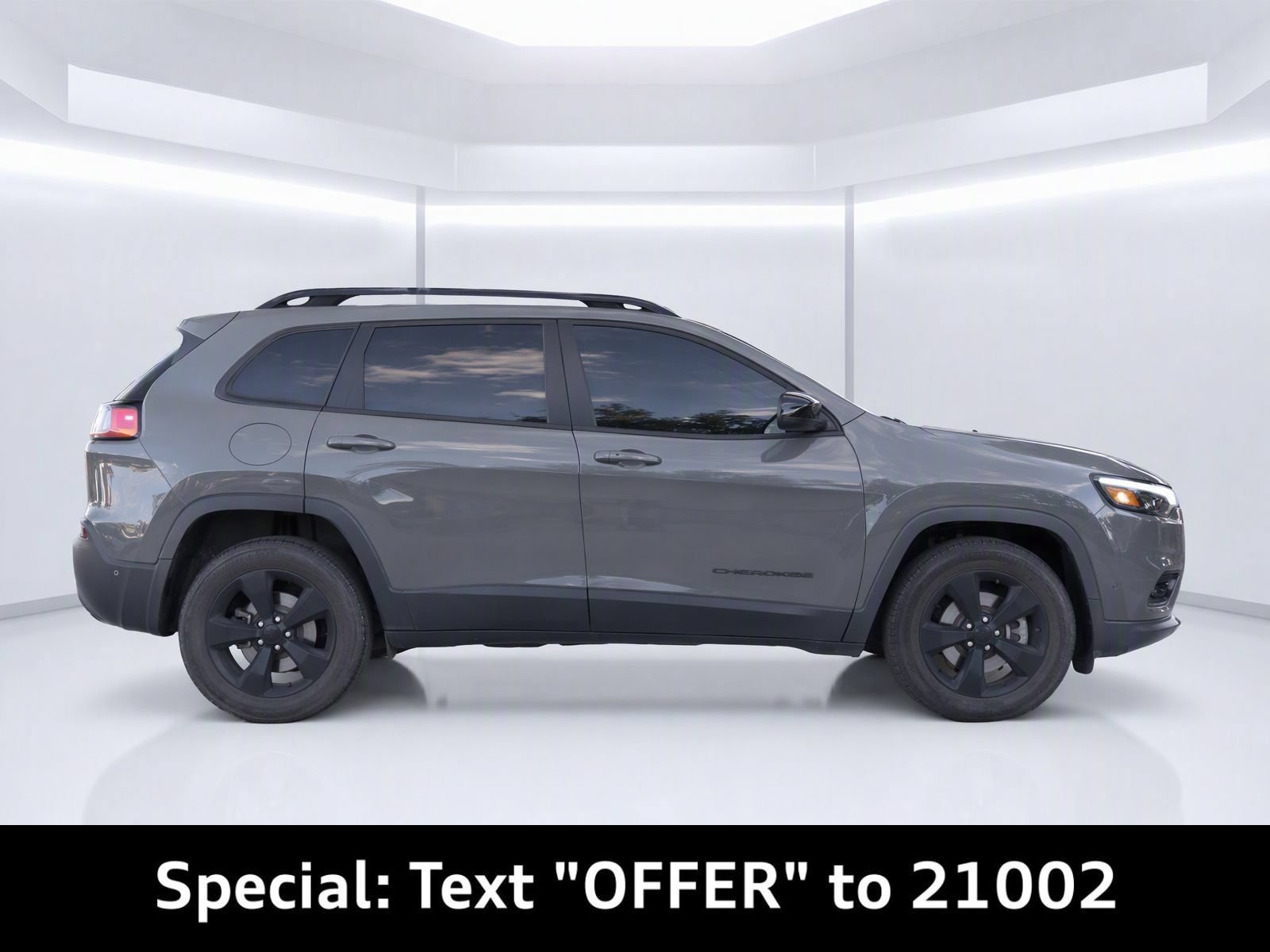 Used 2023 Jeep Cherokee Altitude Lux AWD/4WD image 3