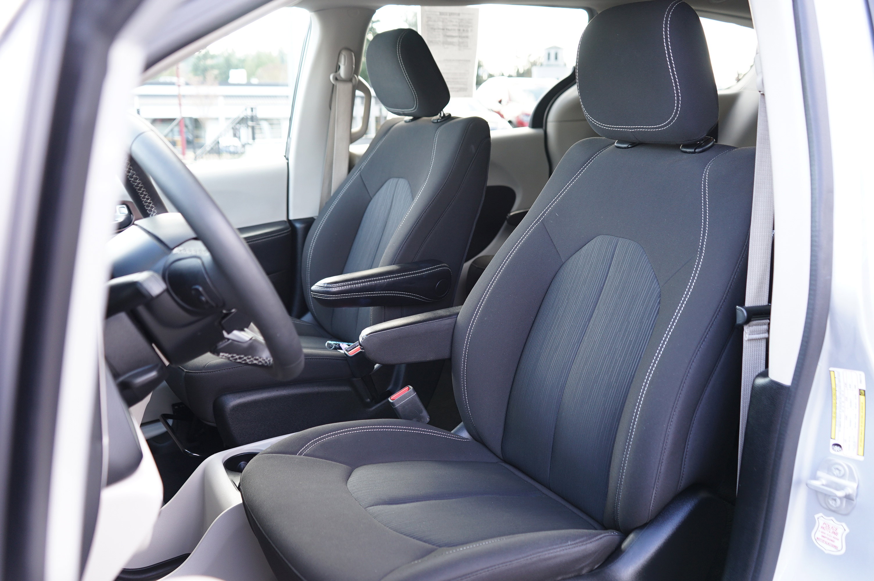 Used 2023 Chrysler Voyager LX image 15