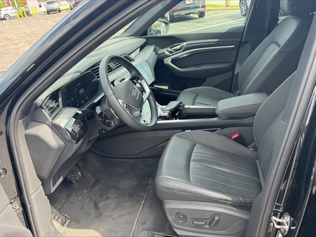 Used 2023 Audi e-tron Premium Plus w/ Premium Plus Package image 5