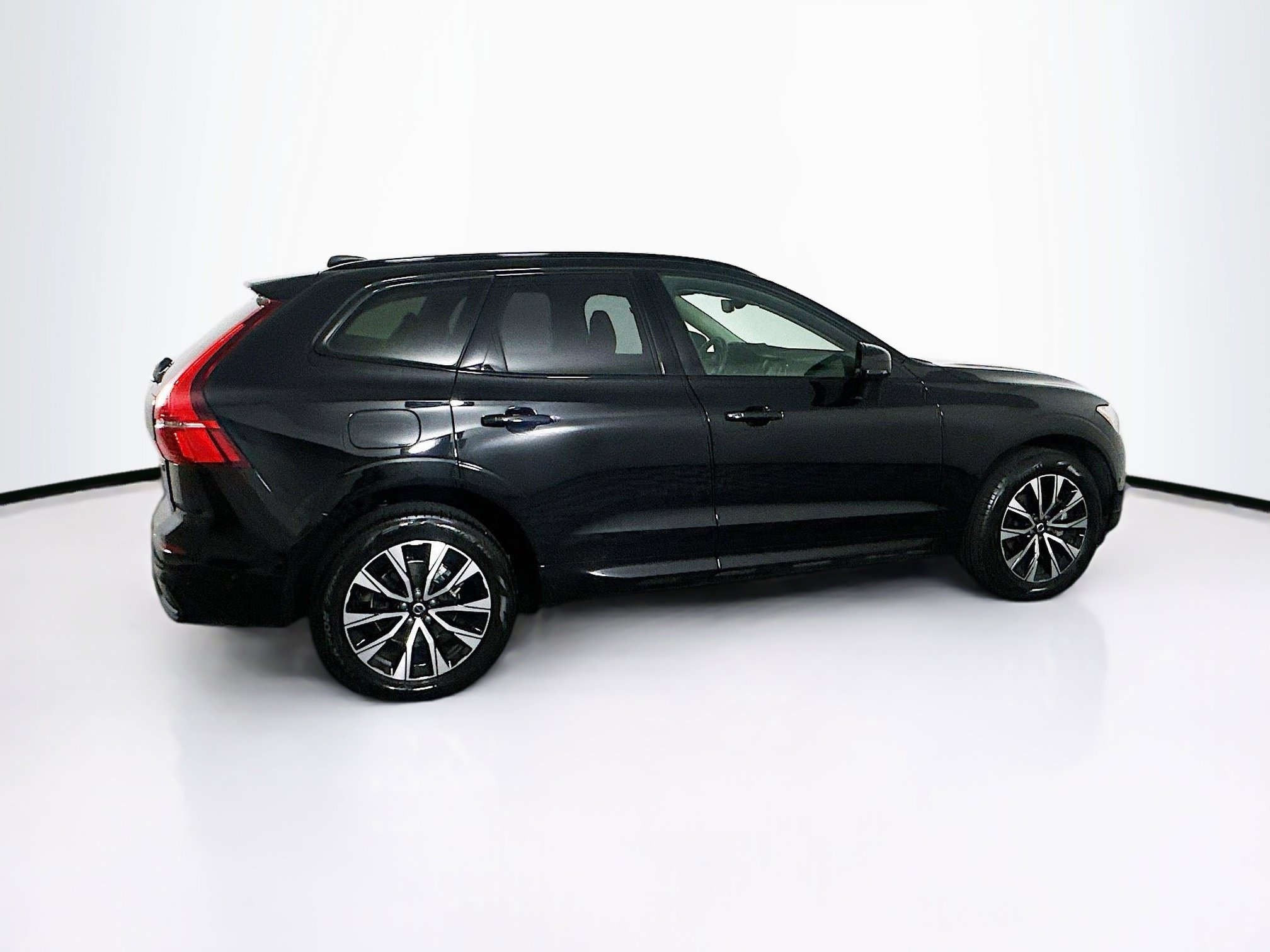 Used 2025 Volvo XC60 B5 Plus image 10