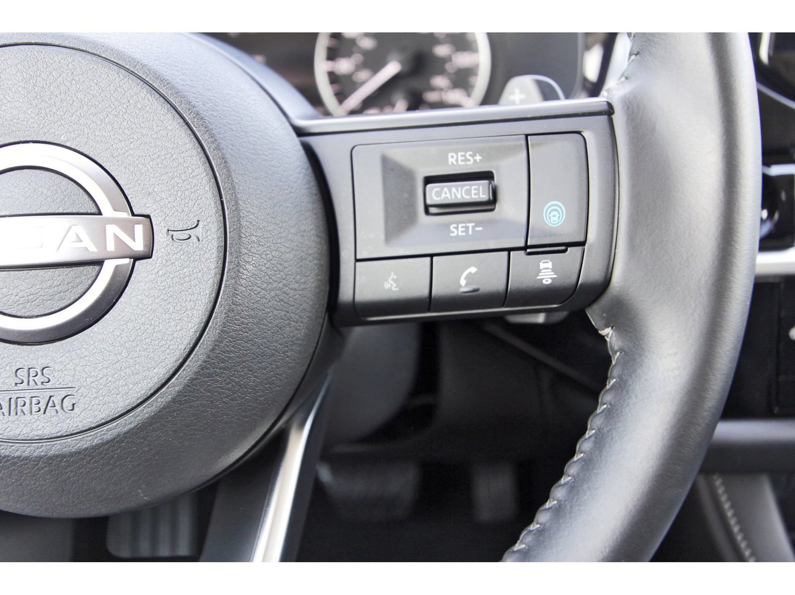 Certified 2025 Nissan Pathfinder SV FWD image 21