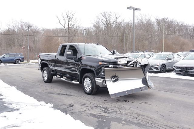 Used 2025 Chevrolet Silverado 2500 LT w/ Convenience Package AWD/4WD image 3