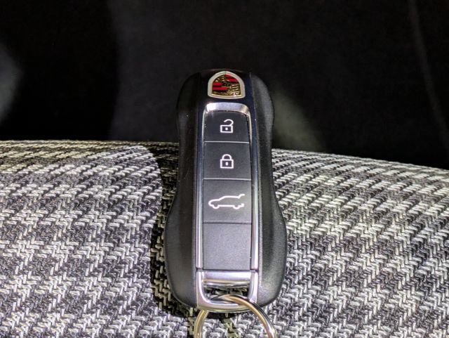 Used 2026 Porsche Cayenne GTS AWD/4WD image 32
