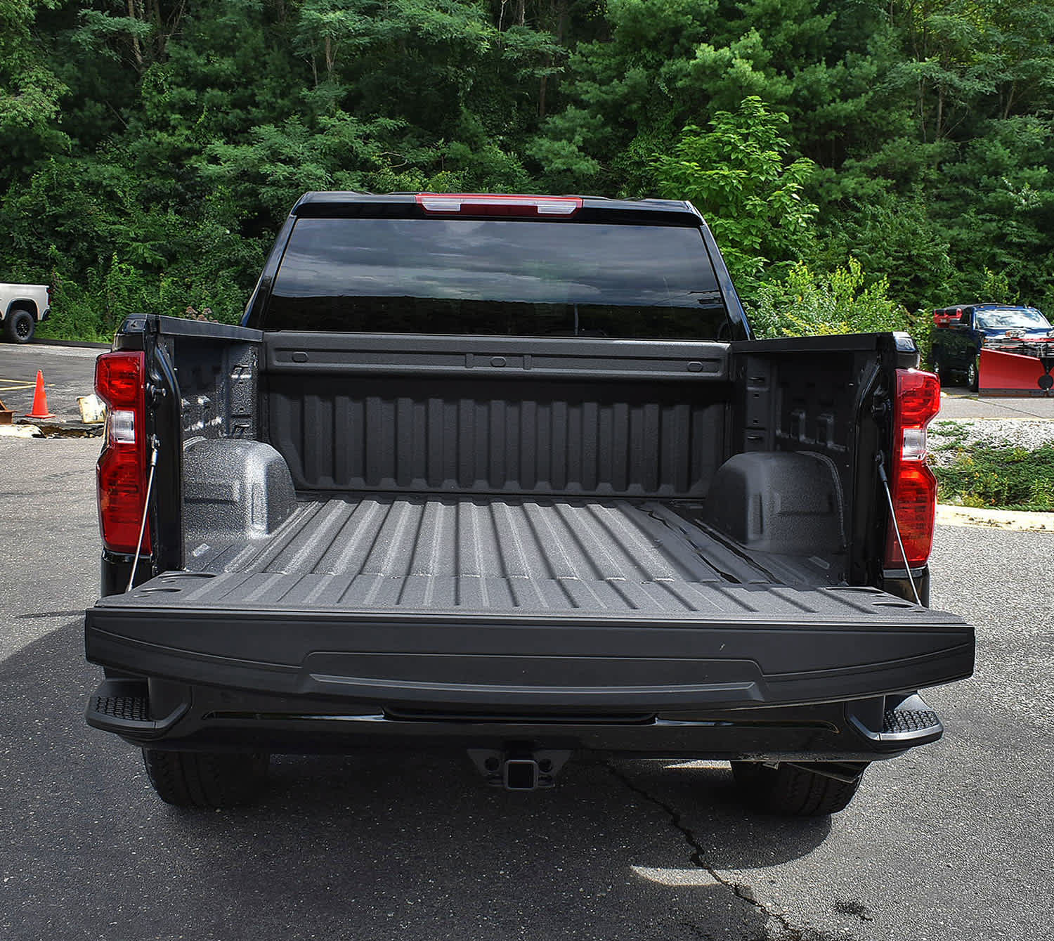 New 2026 Chevrolet Silverado 1500 Custom w/ Turbomax Blackout Package AWD/4WD image 8
