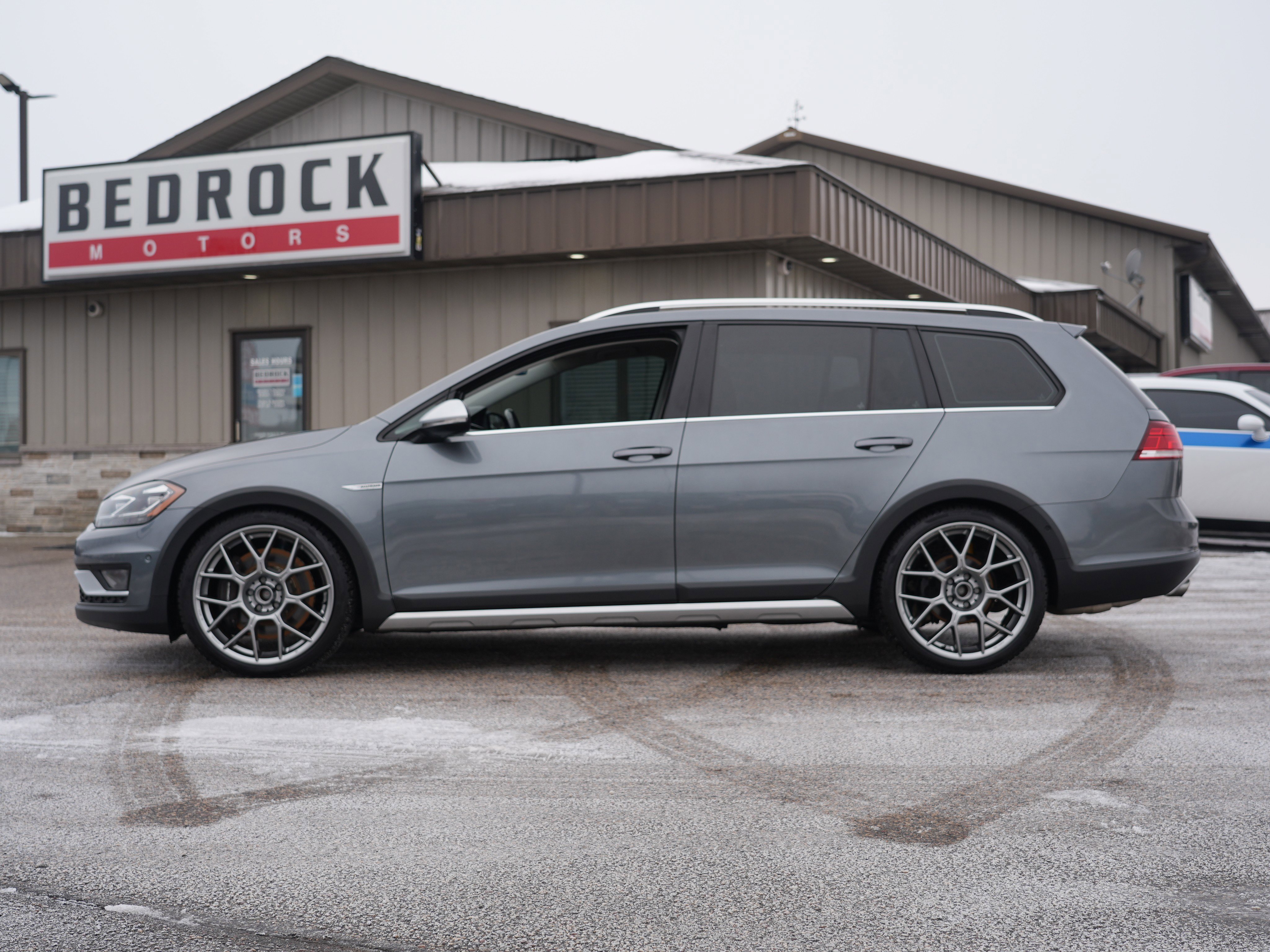 Used 2018 Volkswagen Golf Alltrack SEL image 6