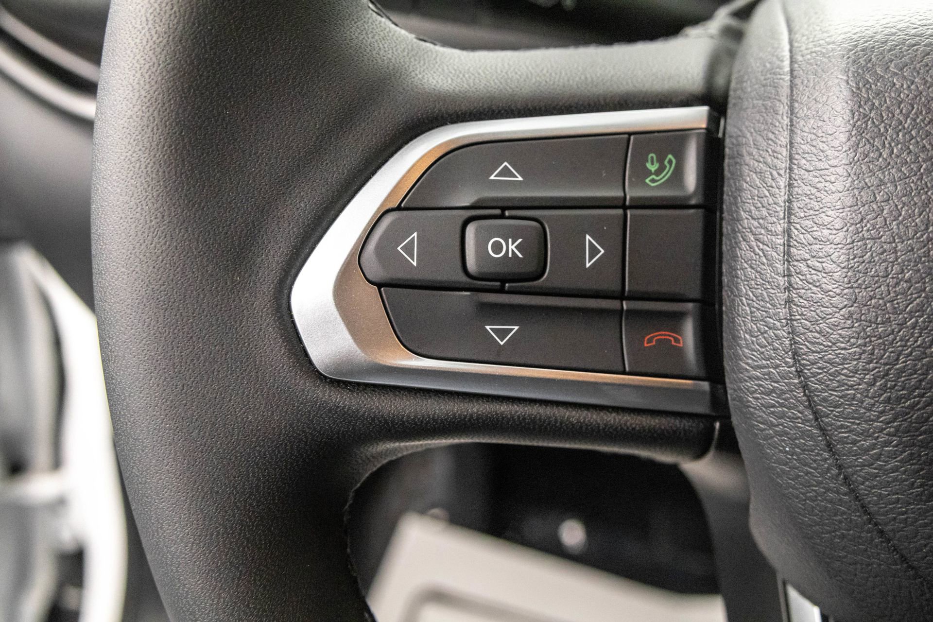 Used 2026 Jeep Compass Latitude image 18