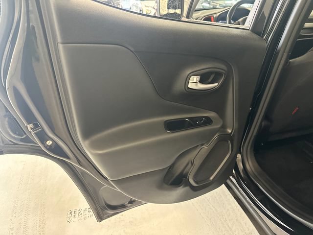 Used 2023 Jeep Renegade Trailhawk AWD/4WD image 27