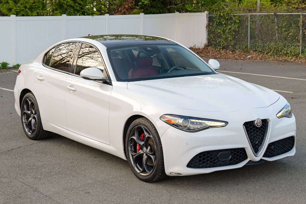 Used 2017 Alfa Romeo Giulia Ti w/ TI 19" Sport Package AWD/4WD image 9