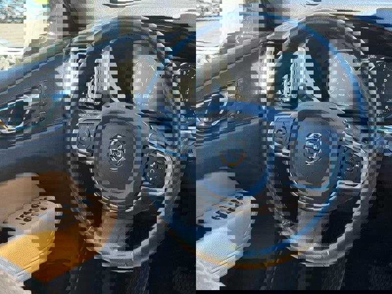 Used 2020 Volvo XC60 T5 Momentum image 12