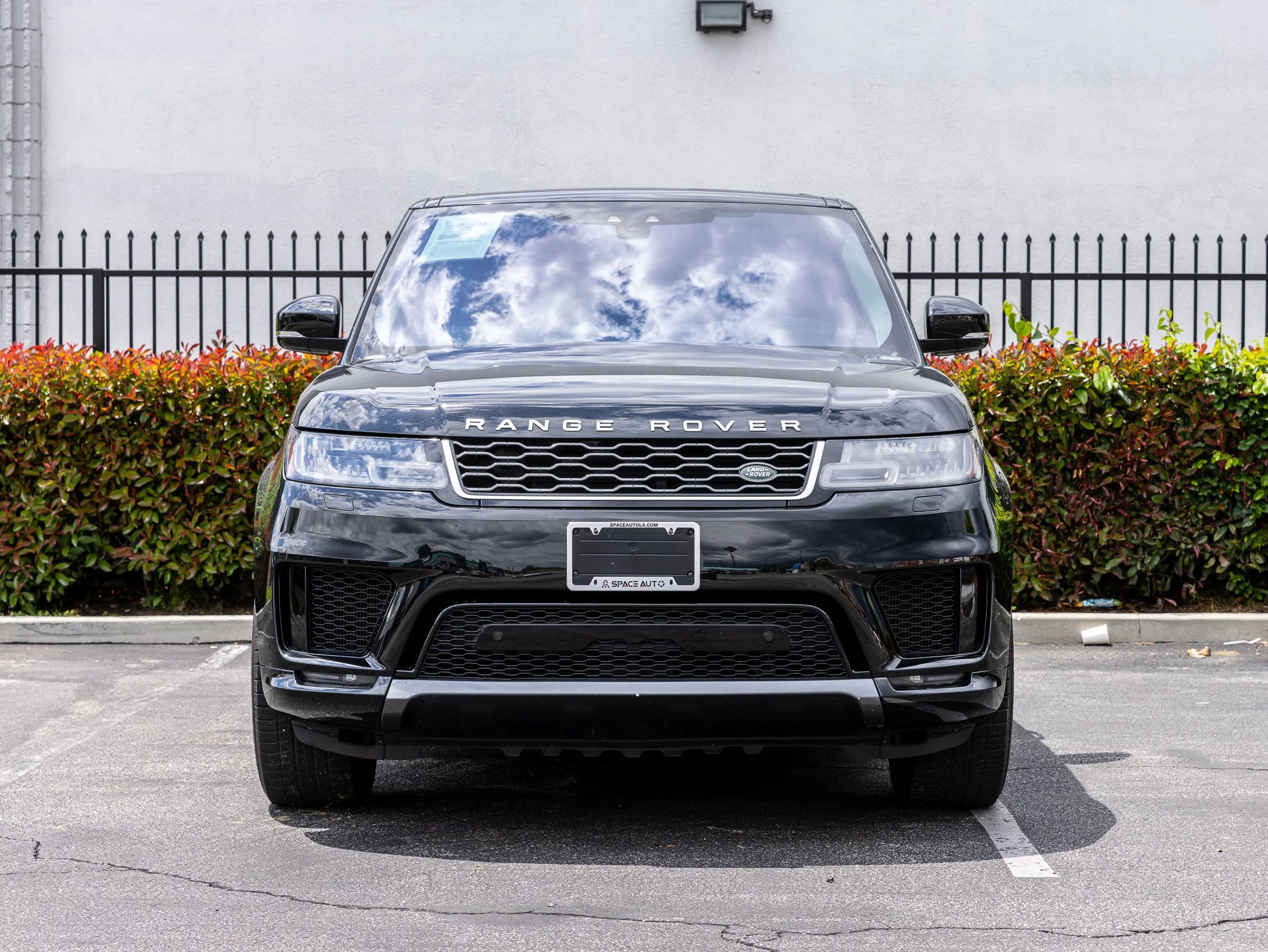 Used 2018 Land Rover Range Rover Sport HSE AWD/4WD image 2