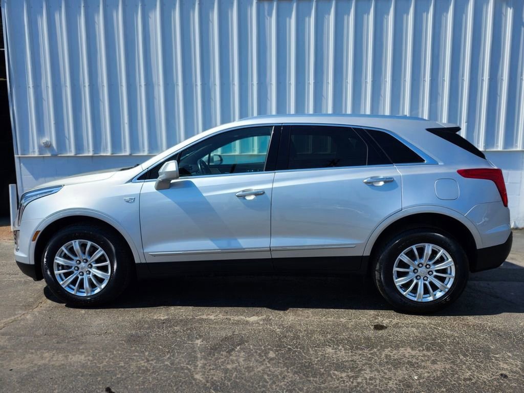 Used 2019 Cadillac XT5 FWD image 2