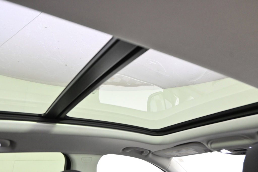 Used 2024 Buick Envision Avenir image 17