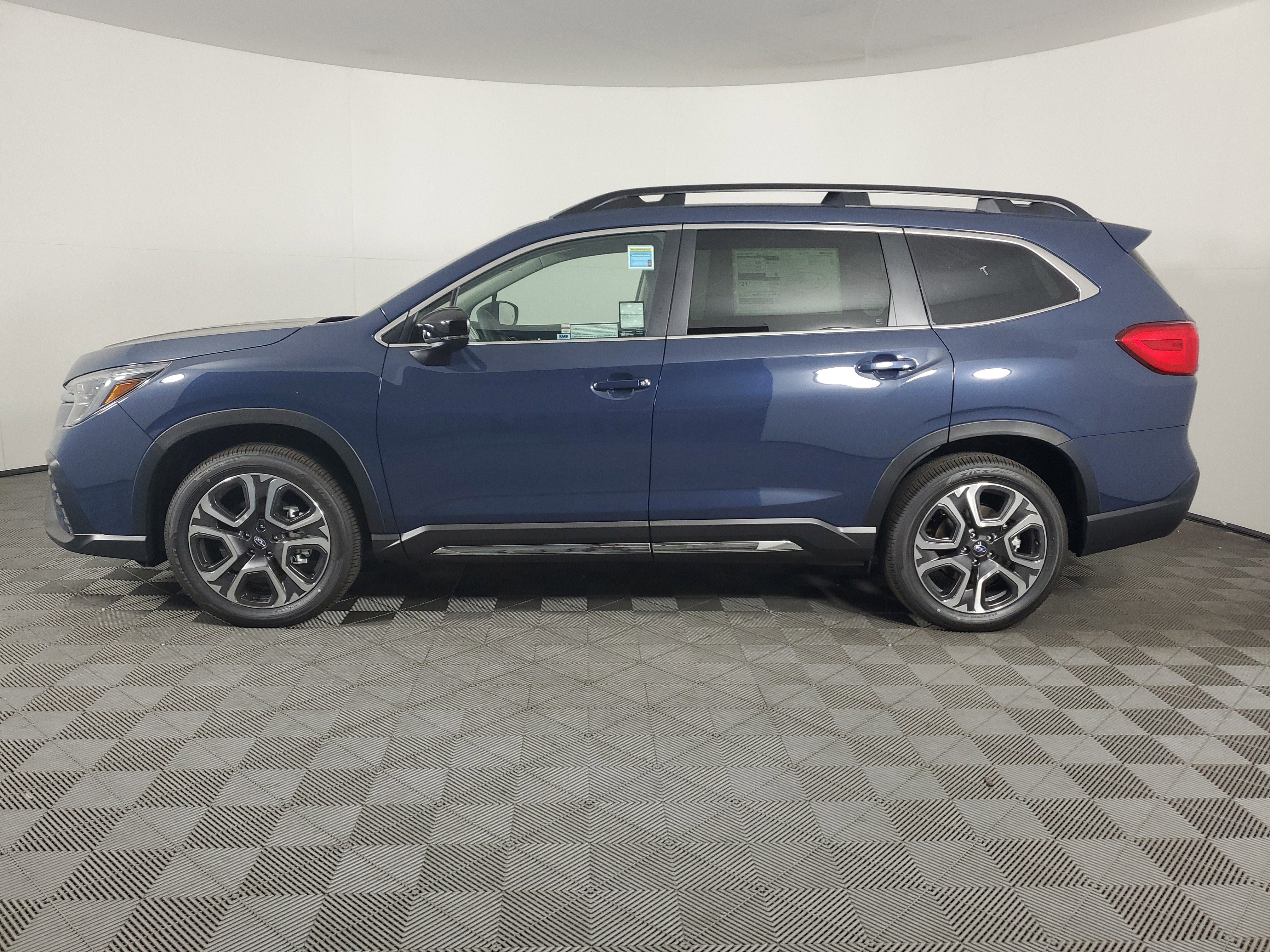 New 2025 Subaru Ascent Limited image 7