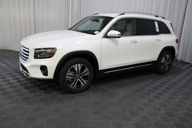 New 2025 Mercedes-Benz GLB 250 4MATIC image 3