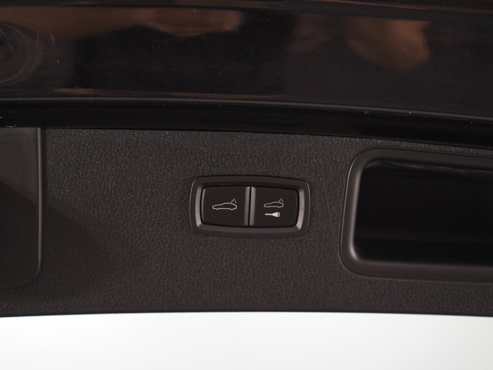 Used 2024 Porsche Macan S AWD/4WD image 17