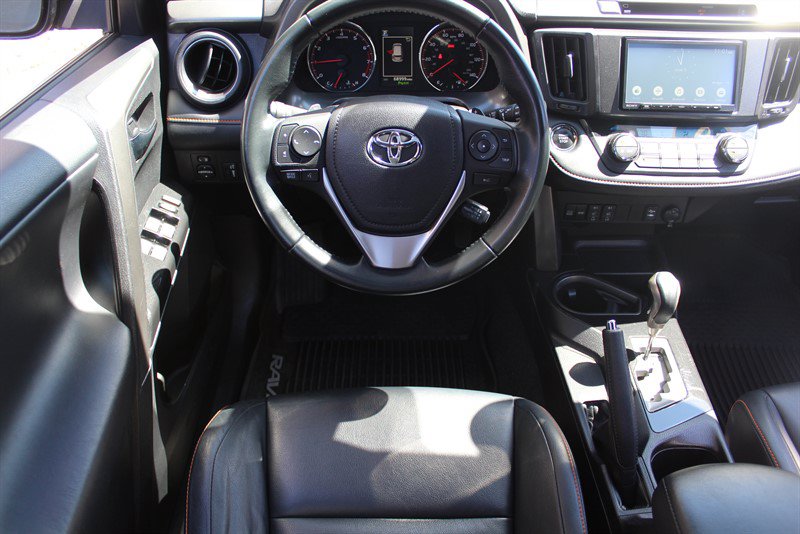 Used 2016 Toyota RAV4 SE w/ Advanced Technology Package AWD/4WD image 2