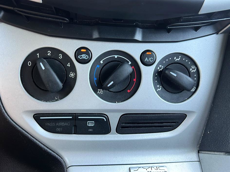 Used 2014 Ford Focus SE w/ Equipment Group 201A FWD image 34