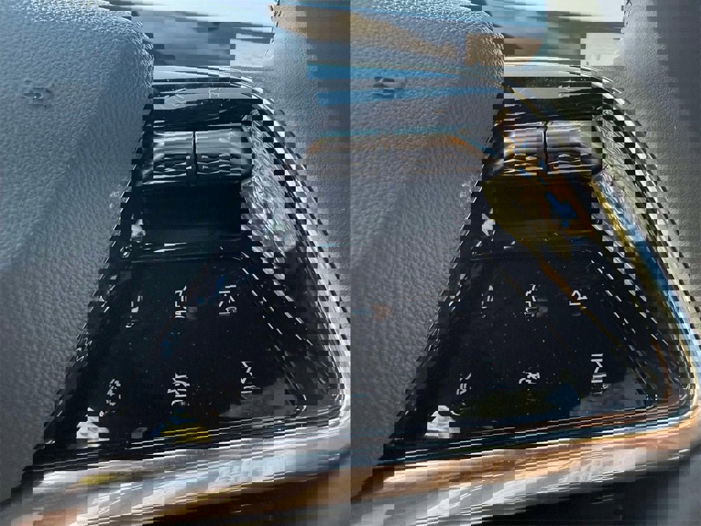 New 2025 Cadillac Lyriq Luxury image 16