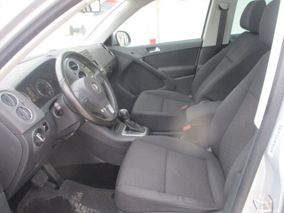Used 2013 Volkswagen Tiguan S image 25