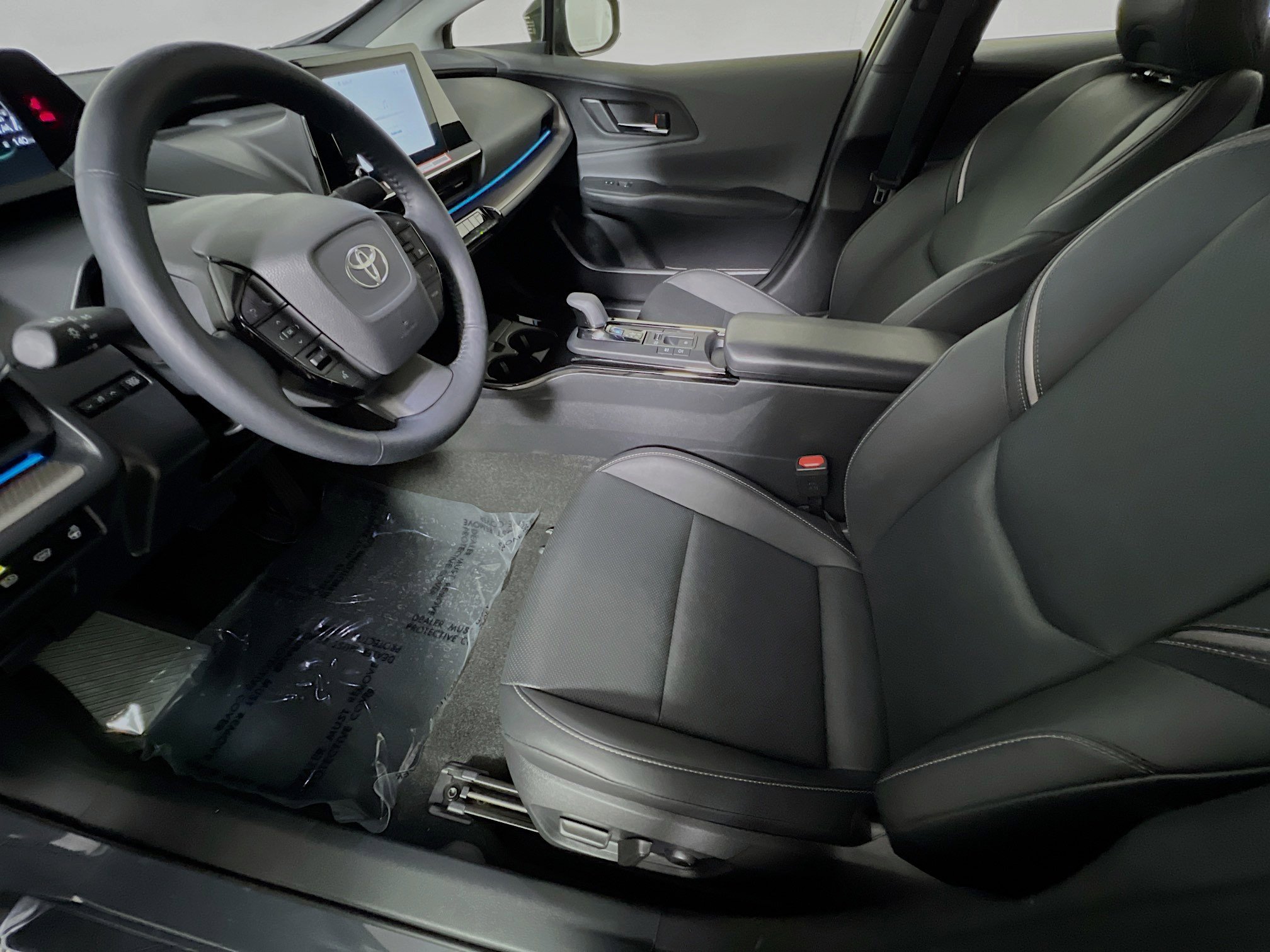Used 2025 Toyota Prius XLE FWD image 15