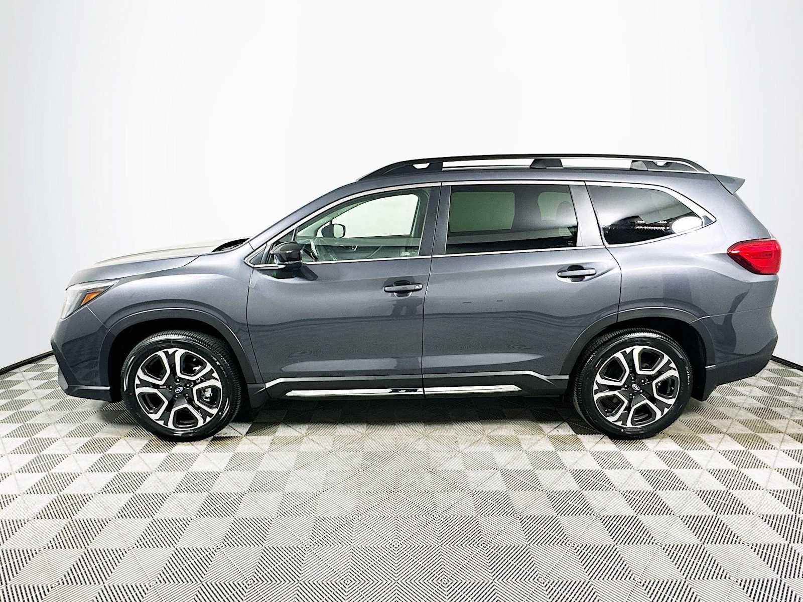 New 2025 Subaru Ascent Limited image 4