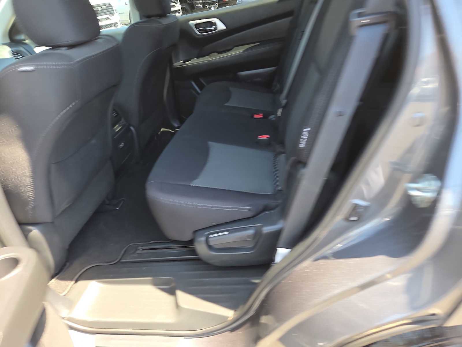 Used 2020 Nissan Pathfinder S AWD/4WD image 21