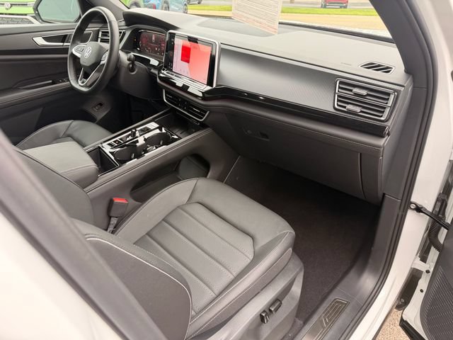 Certified 2025 Volkswagen Atlas Cross Sport SEL R-Line AWD/4WD image 19