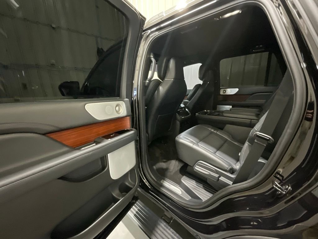 Used 2023 Lincoln Navigator Reserve AWD/4WD image 11