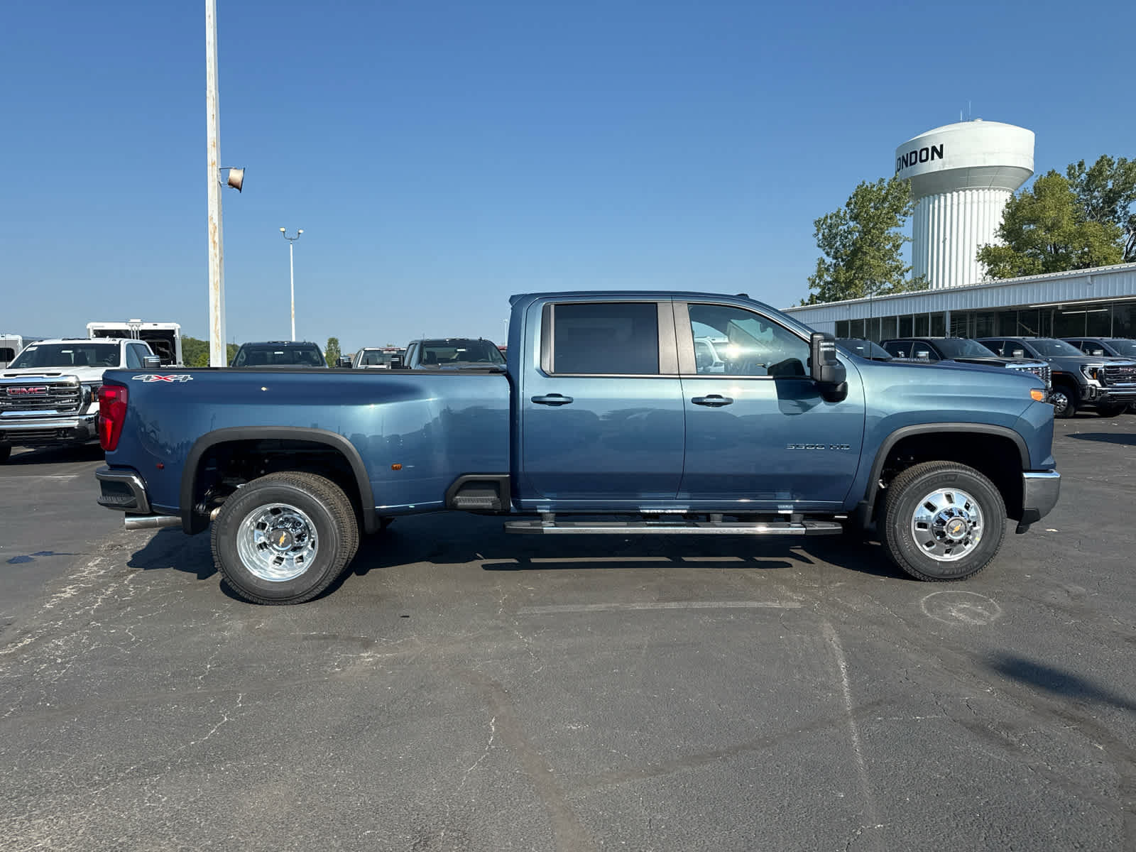 New 2026 Chevrolet Silverado 3500 LT w/ All Star Edition AWD/4WD image 6