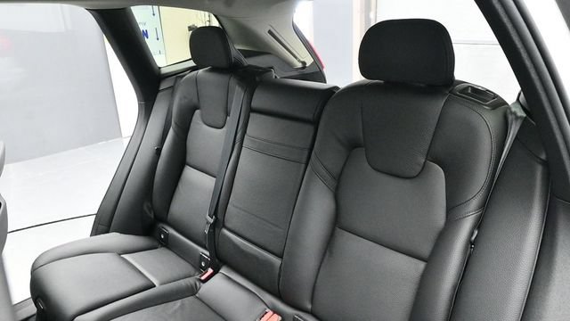 Used 2021 Volvo XC60 T6 Momentum AWD/4WD image 21