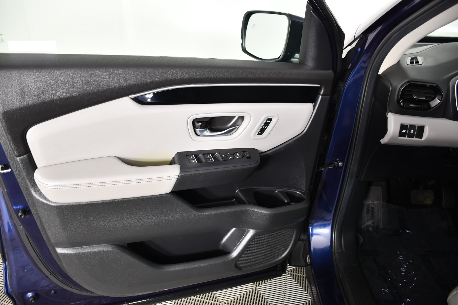 Used 2025 Honda Pilot Touring image 37
