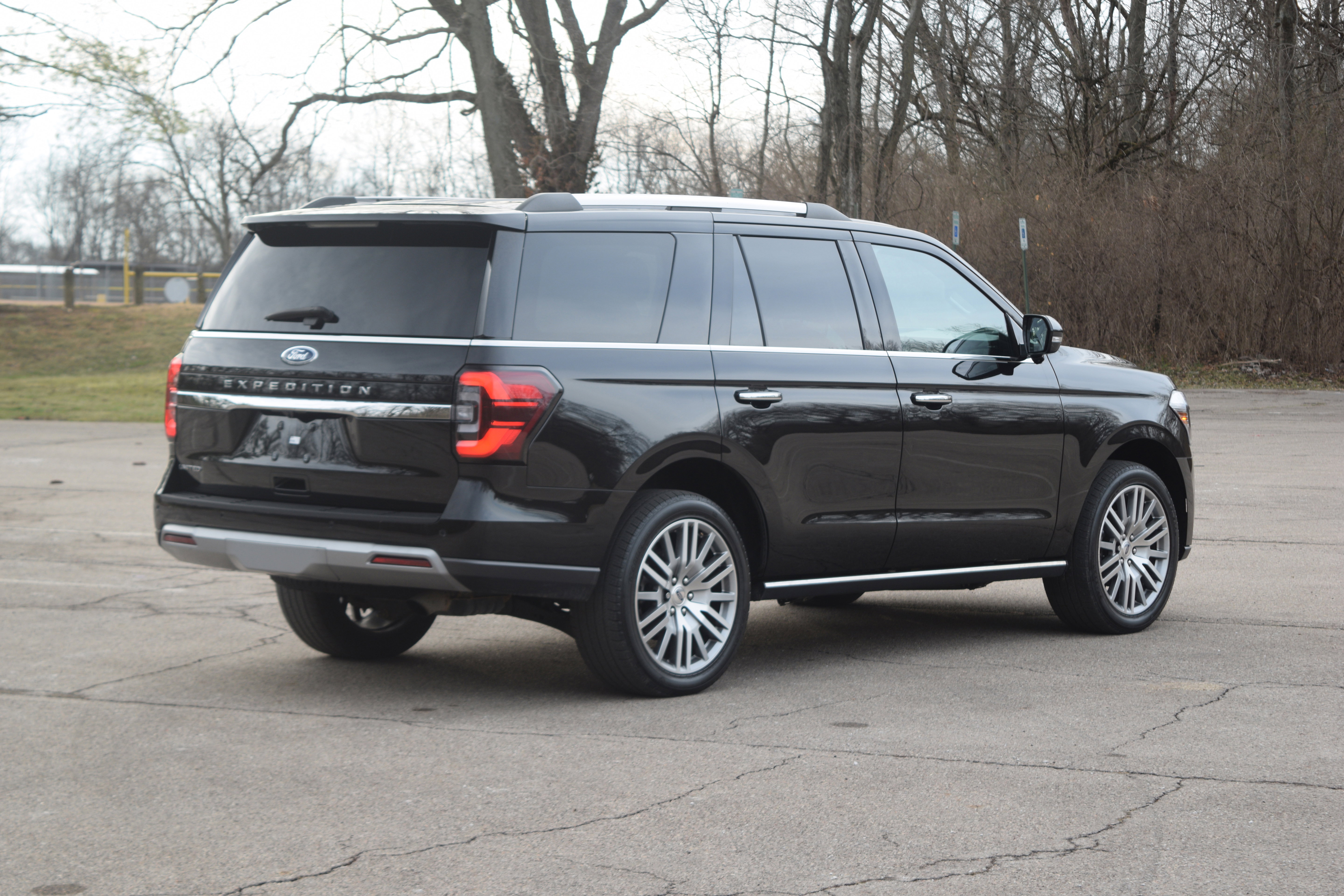 Used 2023 Ford Expedition Limited image 27