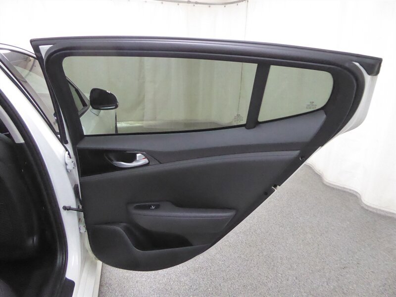 Used 2019 Kia Stinger RWD image 32