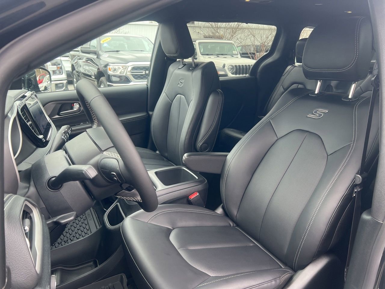 New 2026 Chrysler Pacifica Select w/ S Appearance Package FWD image 14