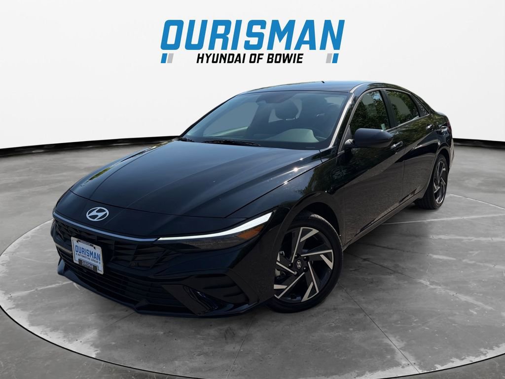 Used 2025 Hyundai Elantra SEL FWD image 2