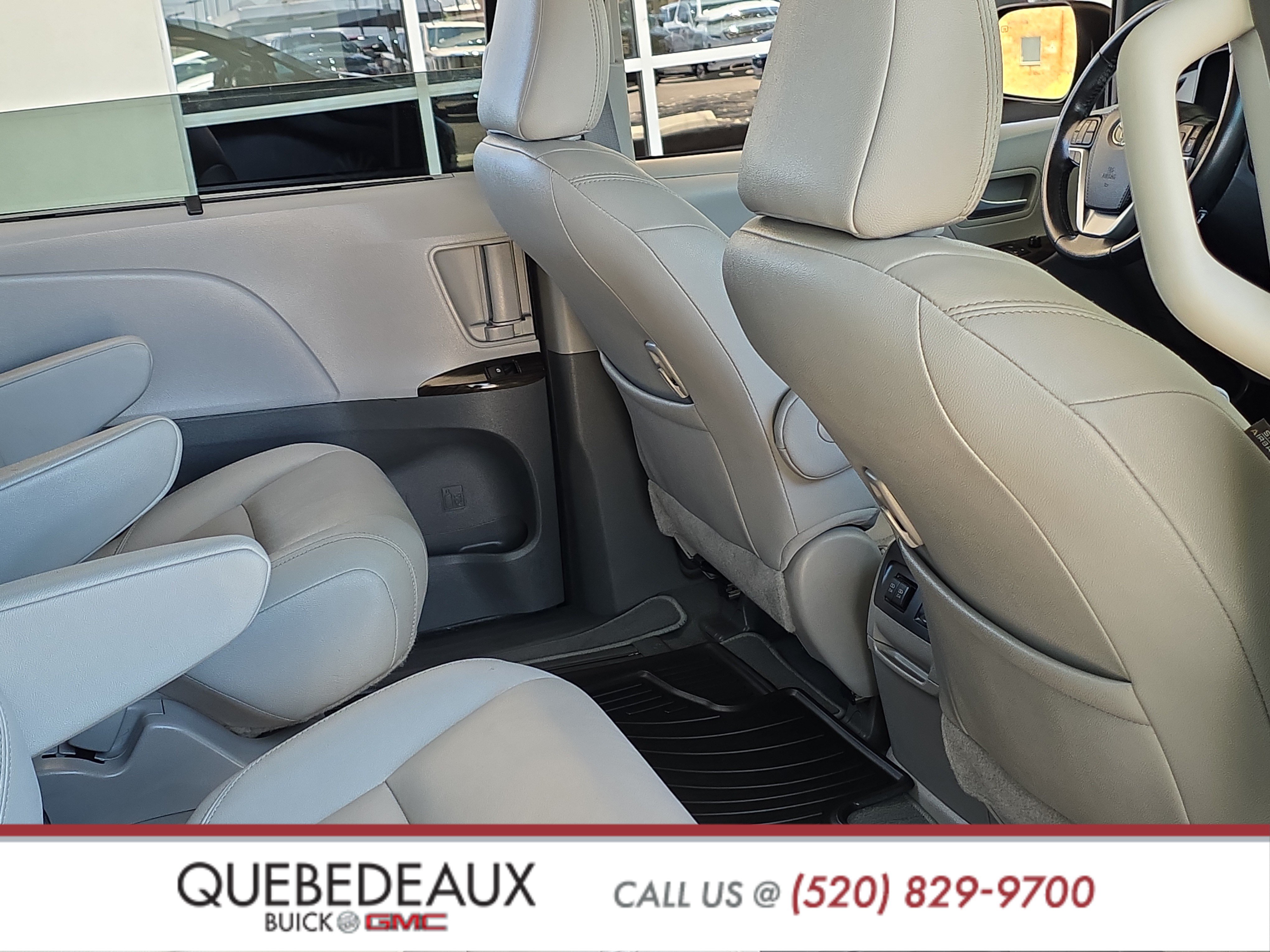 Used 2020 Toyota Sienna XLE w/ XLE Navigation Package FWD image 27