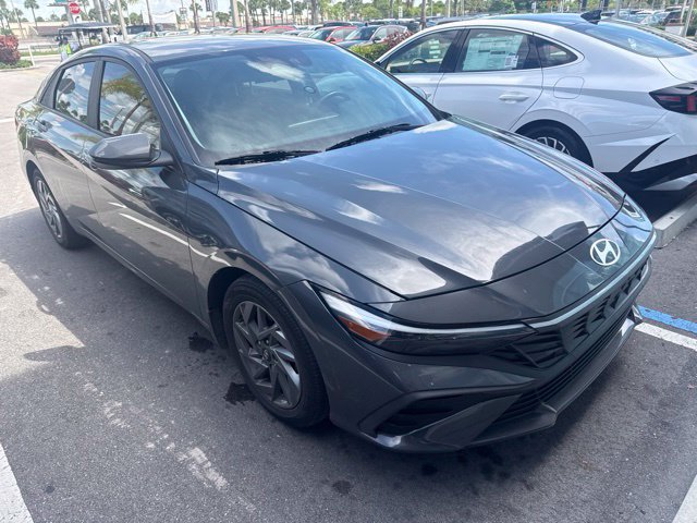 Used 2024 Hyundai Elantra SEL FWD image 3