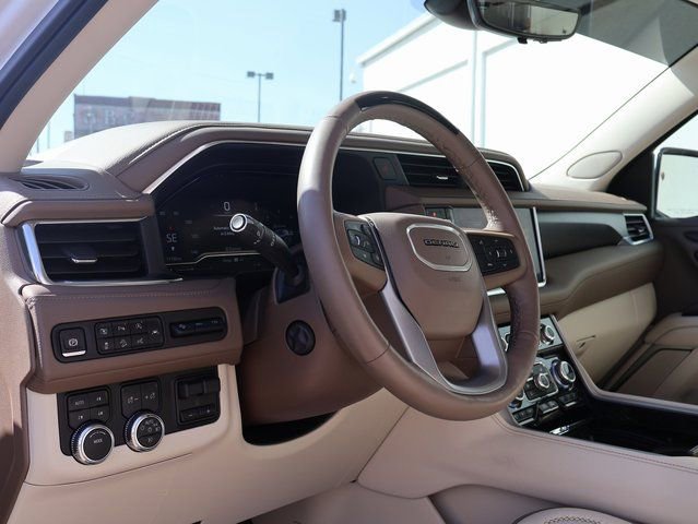 Used 2024 GMC Yukon Denali w/ Advanced Technology Package image 23