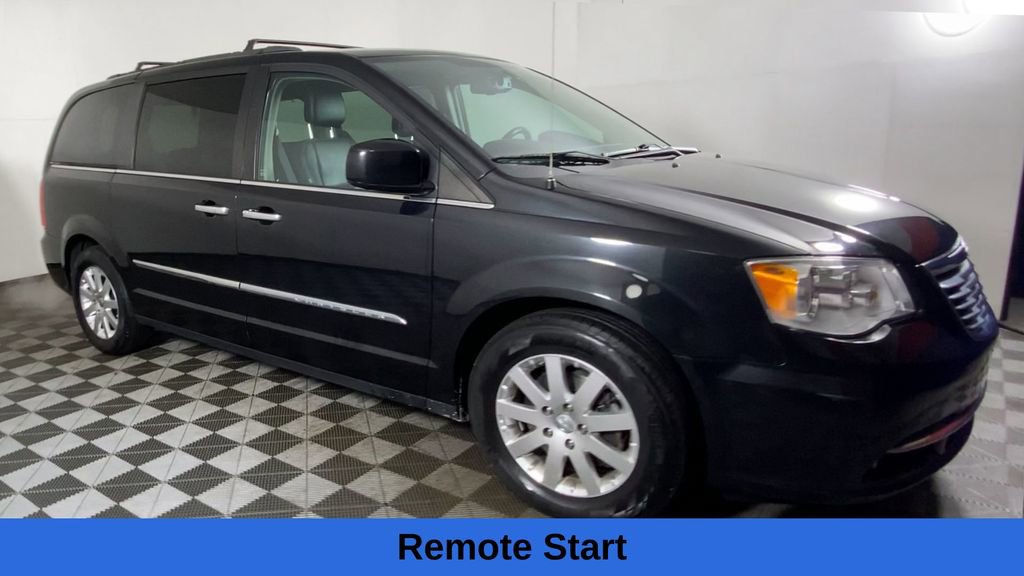 Used 2016 Chrysler Town & Country Touring w/ Driver Convenience Group image 5